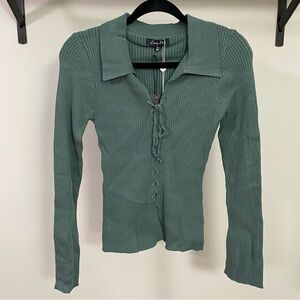 ⭐️ 2/$40 ⭐️ Green Long Sleeve Lace Up Shirt